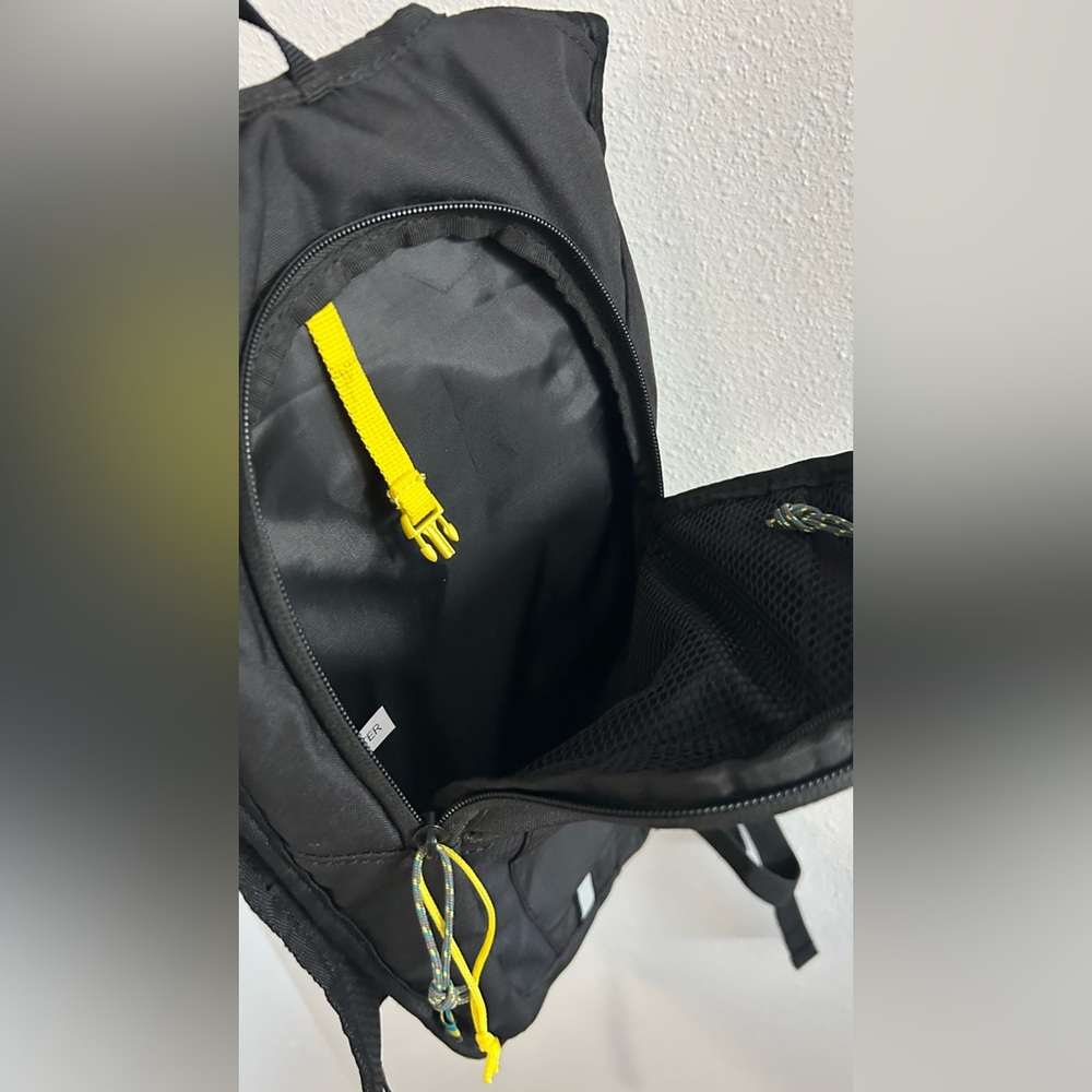 Sierra Designs Black Hydration Backpack - Picture 5 of 5